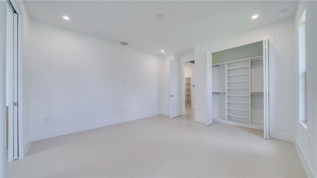 Spacious, unfurnished interior of a new home in , Lehigh Acres (Image 26).