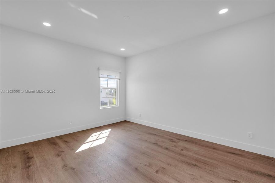 Spacious, unfurnished interior of a new home in Arden: The Waterford Collection, Loxahatchee (Image 20).