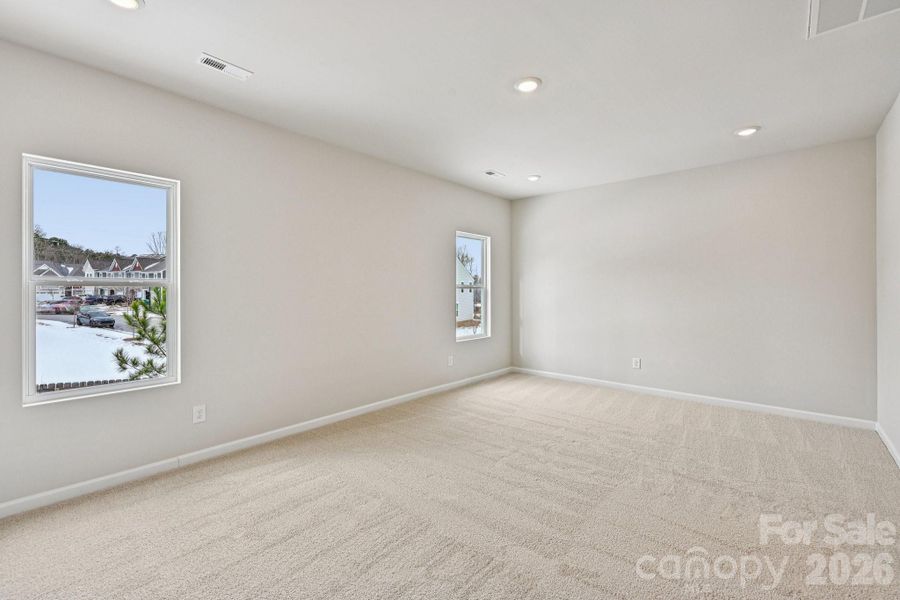 Spacious, unfurnished interior of a new home in Ruby Dixon Crossing, Gastonia (Image 17).