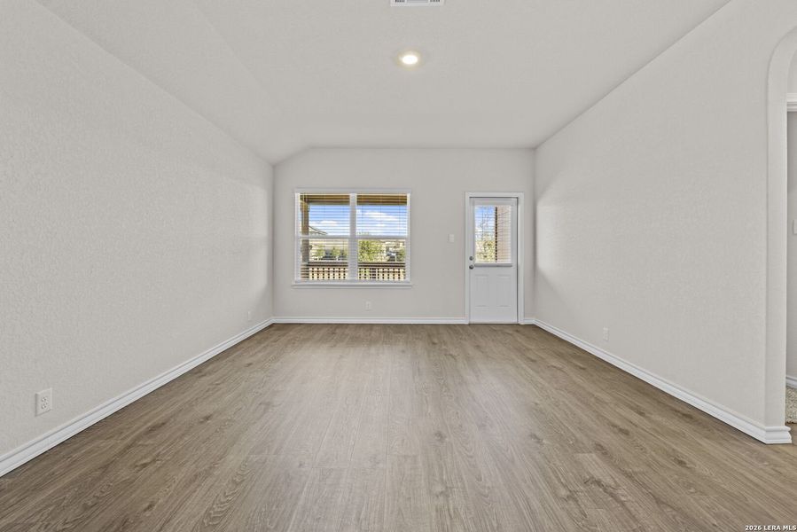 Spacious, unfurnished interior of a new home in Redbird Ranch, San Antonio (Image 23).
