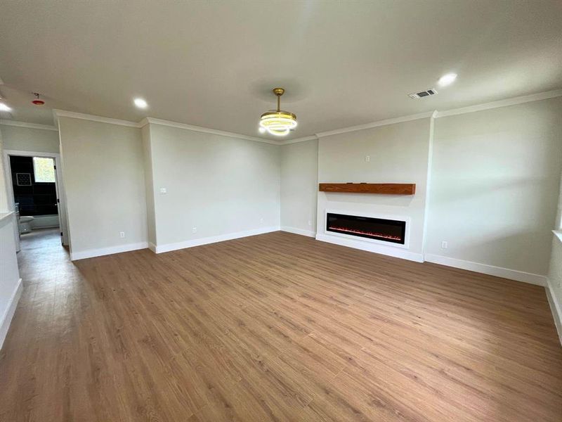 Spacious, unfurnished interior of a new home in , Granbury (Image 24).