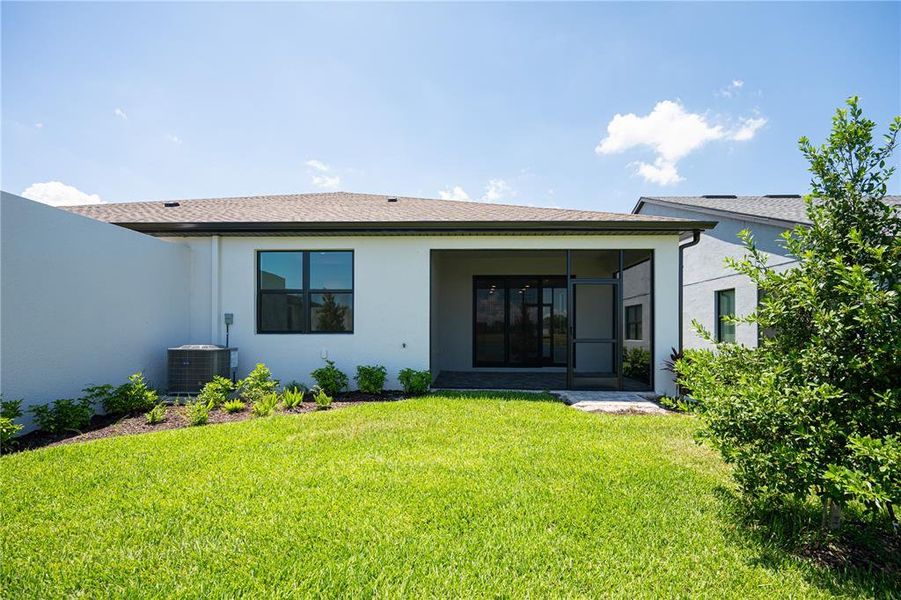 Exterior details and patio area of a home in , Apollo Beach (Image 20).
