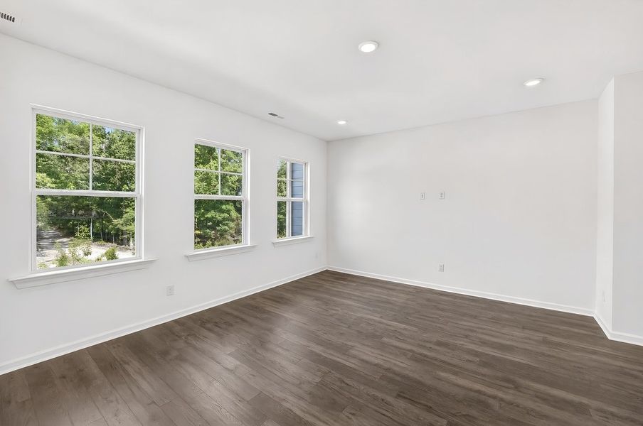 Spacious, unfurnished interior of a new home in Silverstone, Knightdale (Image 21).