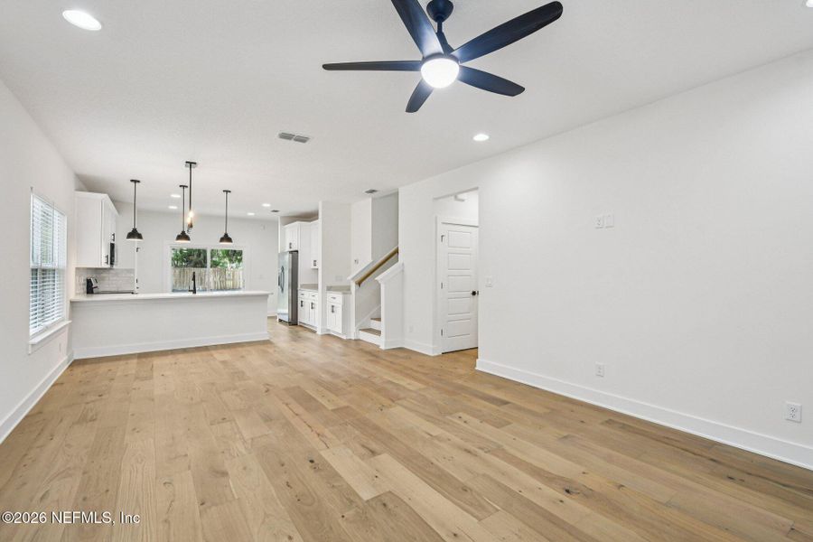 Spacious, unfurnished interior of a new home in , Green Cove Springs (Image 31).