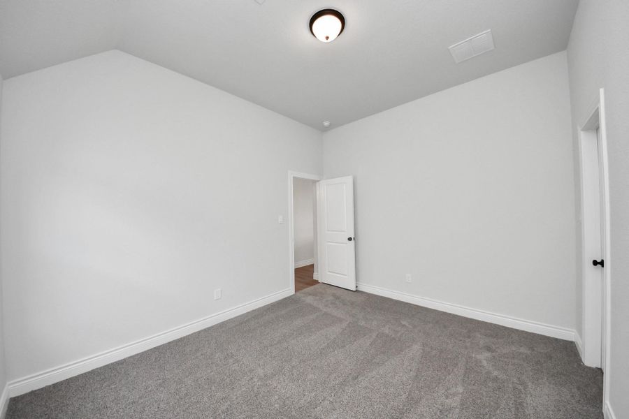 Spacious, unfurnished interior of a new home in Lexington Heights, Willis (Image 34).