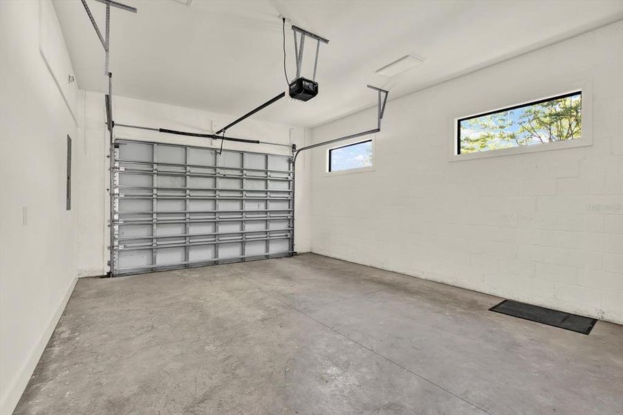 Spacious, unfurnished interior of a new home in , St. Petersburg (Image 29).