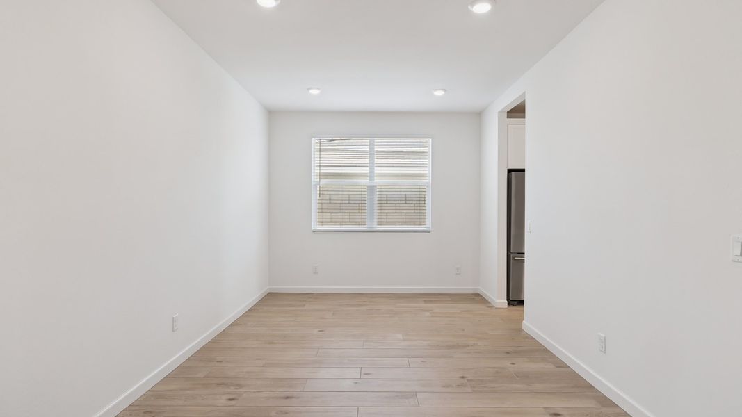 Spacious, unfurnished interior of a new home in Zanjero Pass, Waddell (Image 27).