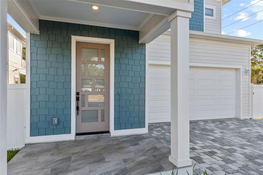 Exterior details and patio area of a home in , St. Petersburg (Image 4).