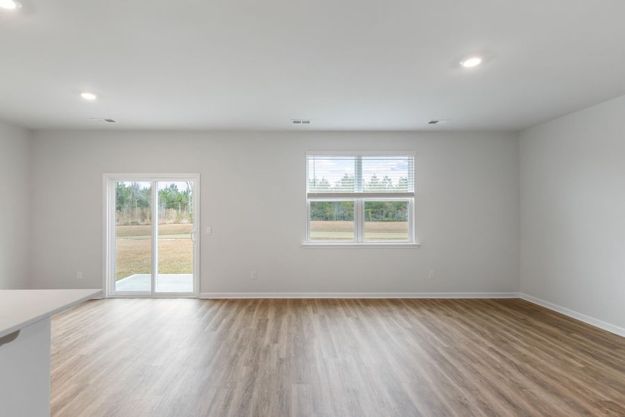 Spacious, unfurnished interior of a new home in Carolina Groves, Moncks Corner (Image 25).