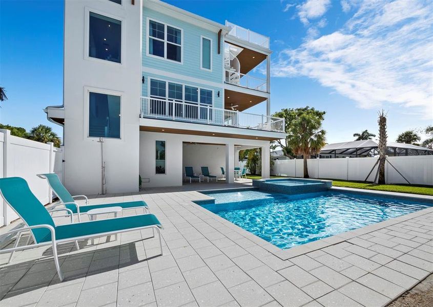 Community amenities in , Longboat Key (Image 32).