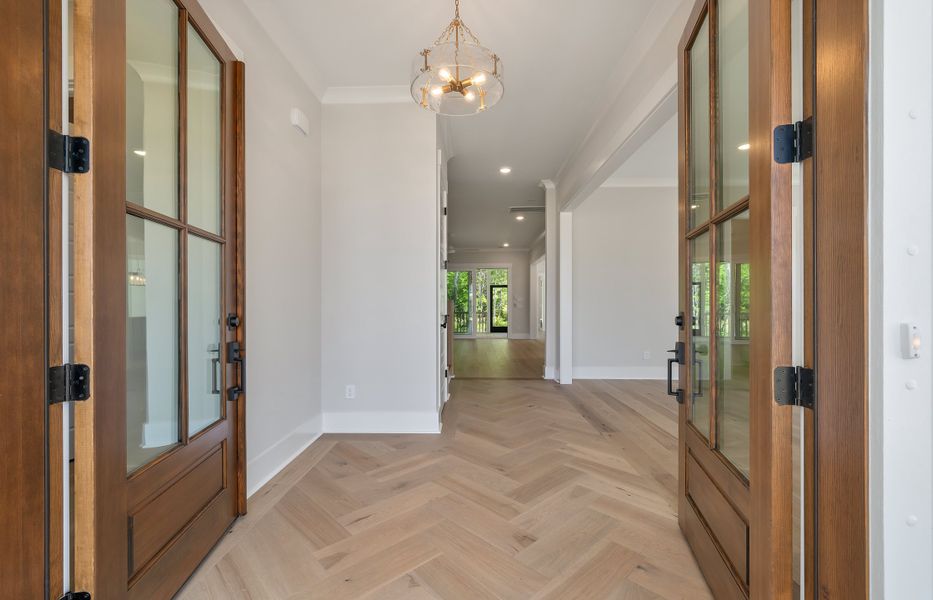Spacious, unfurnished interior of a new home in Charleston Proper, Charleston (Image 5).