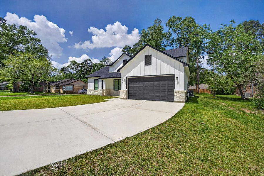 Front exterior of a new home in , New Caney, TX, highlighting curb appeal (Image 25).