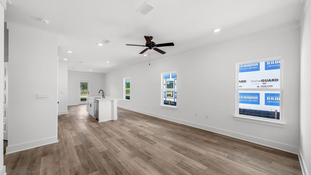 Spacious, unfurnished interior of a new home in Colonial East, Panama City Beach (Image 12).