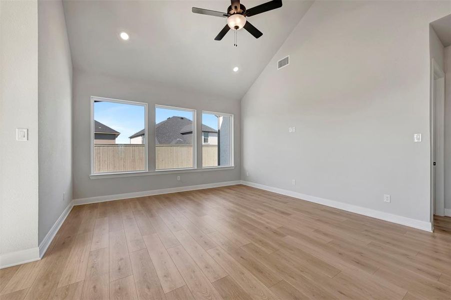 Spacious, unfurnished interior of a new home in Pecan Square - Gardens, Northlake (Image 36).