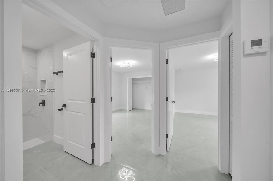 Spacious, unfurnished interior of a new home in , Lehigh Acres (Image 11).