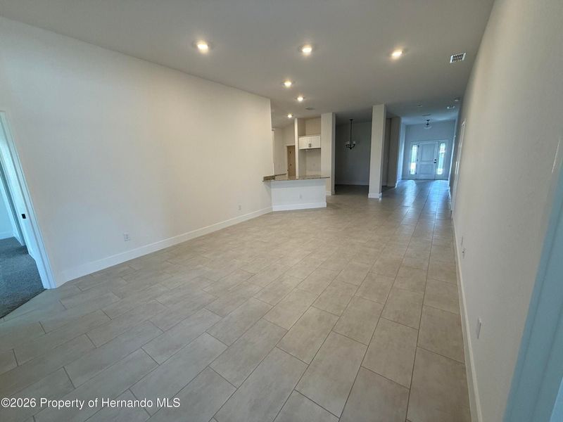 Spacious, unfurnished interior of a new home in Winding Oaks, Weeki Wachee (Image 7).