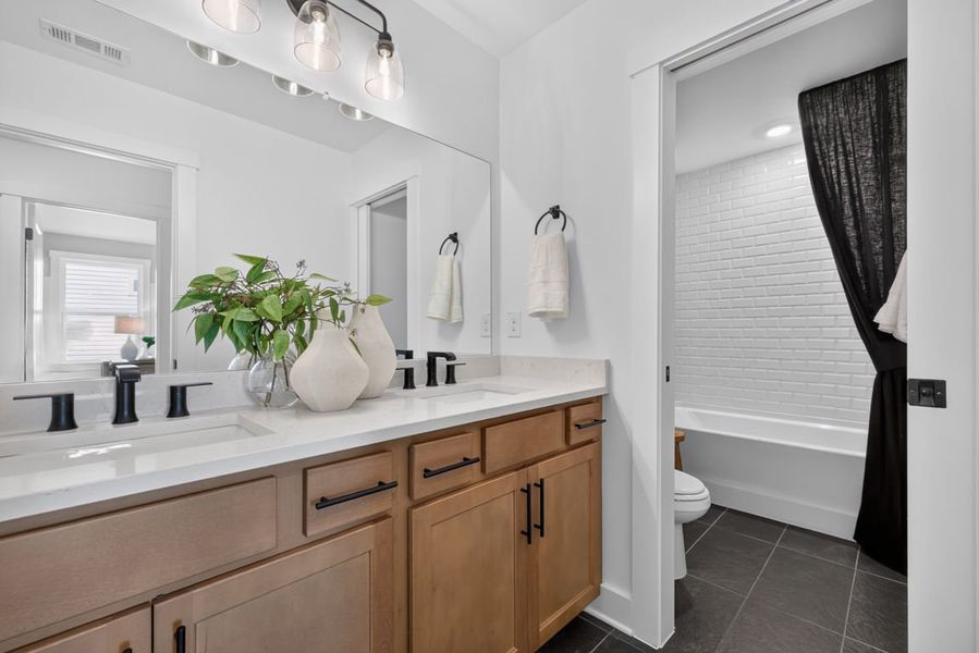 Representative furnished interior of a home built from the Oakhurst by Pulte Homes in Everhour, Newnan (Image 41).