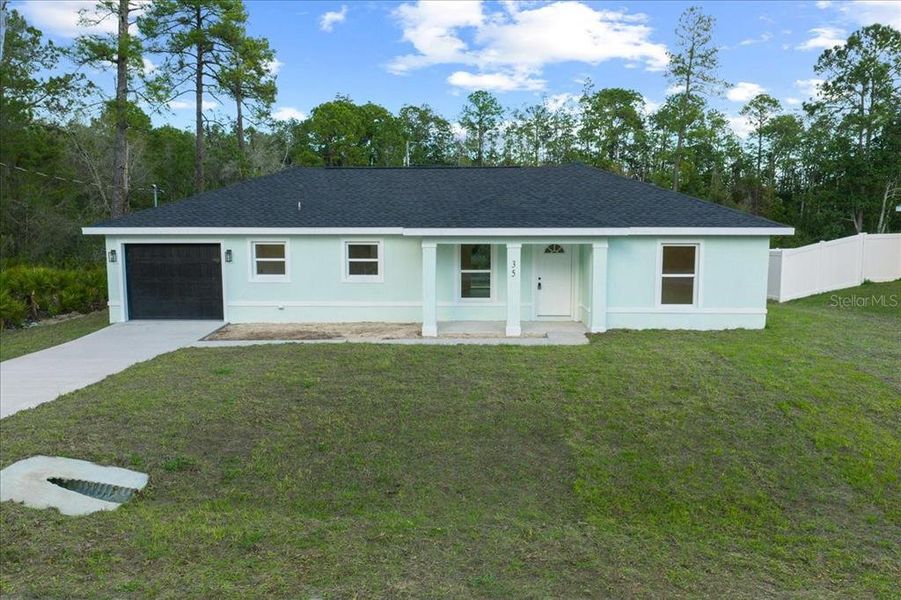Exterior details and patio area of a home in , Ocklawaha (Image 18).