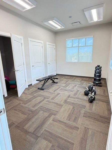 Spacious, unfurnished interior of a new home in The Oaks, Clarksville (Image 27).