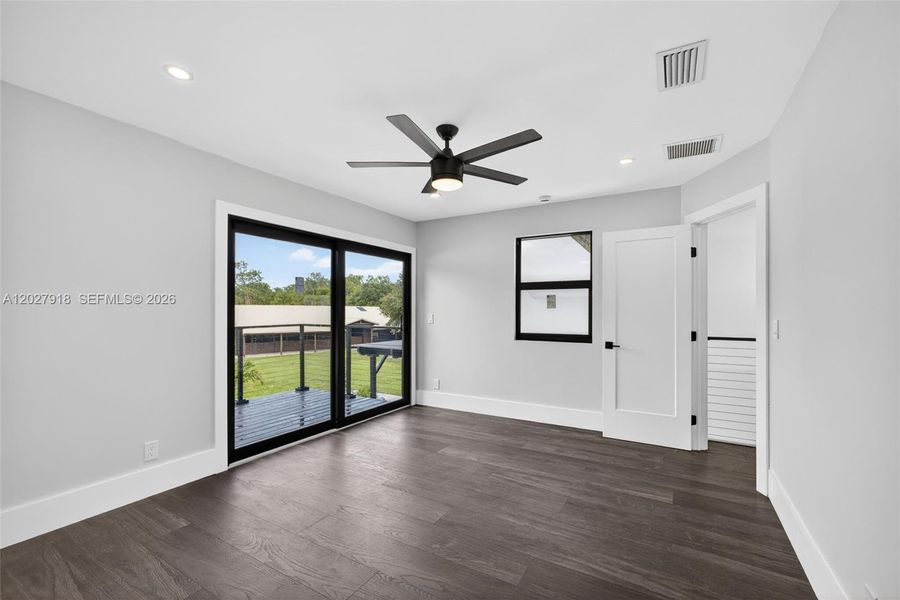 Spacious, unfurnished interior of a new home in , Palm Beach Gardens (Image 73).