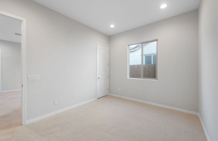 Spacious, unfurnished interior of a new home in Soleo, San Tan Valley (Image 29).