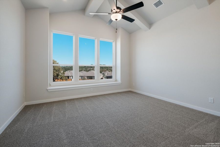 Spacious, unfurnished interior of a new home in Meyer Ranch, New Braunfels (Image 12).