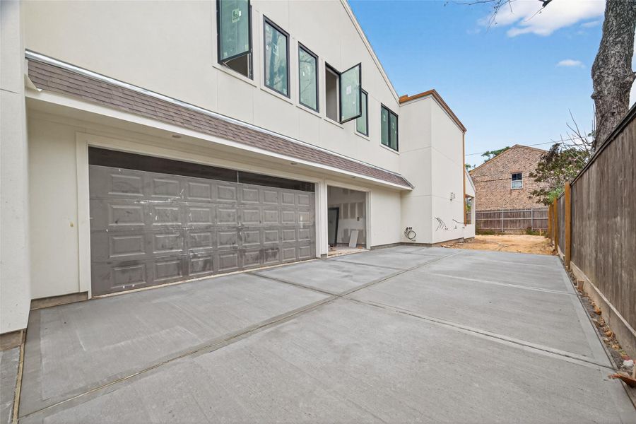 3 car garage feature