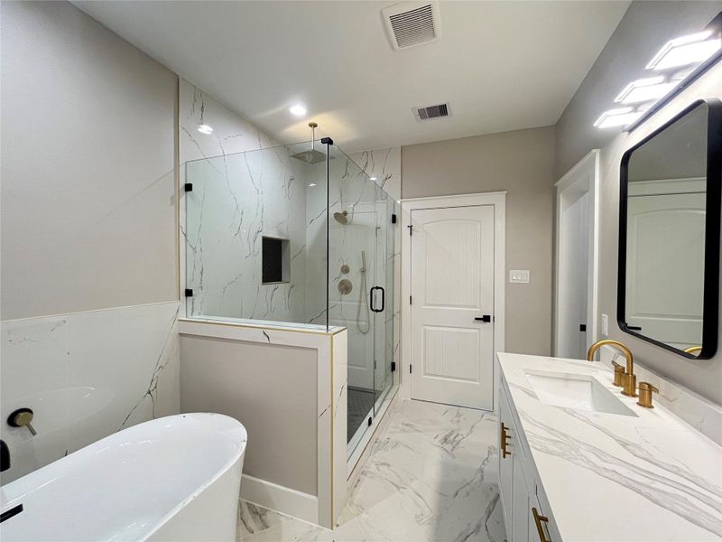 8010 Cora St primary free standing tub