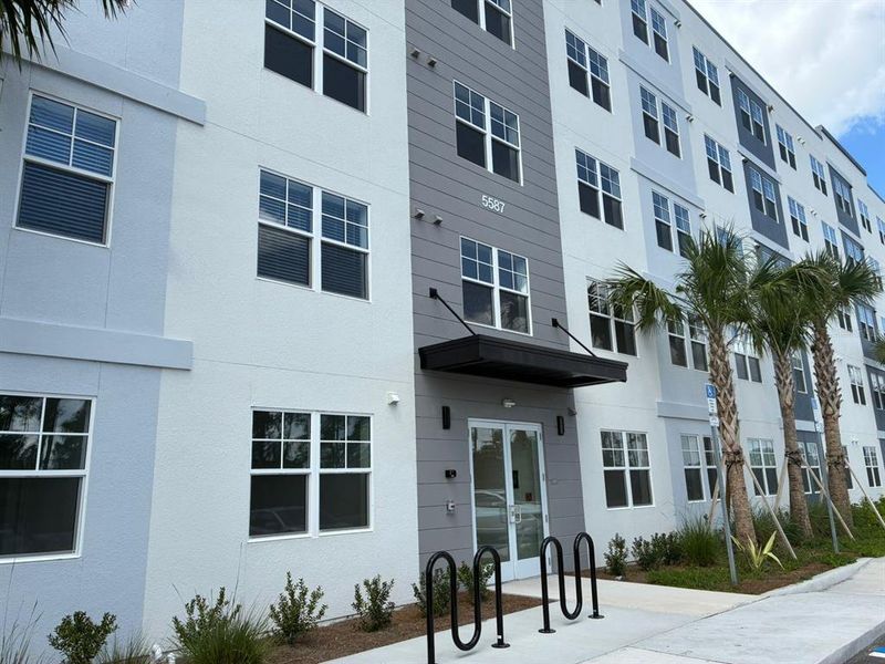 Condo located in Orlando, FL showcasing its design and architecture (Image 32). Condo located in Orlando, FL showcasing its design and architecture (Image 32).