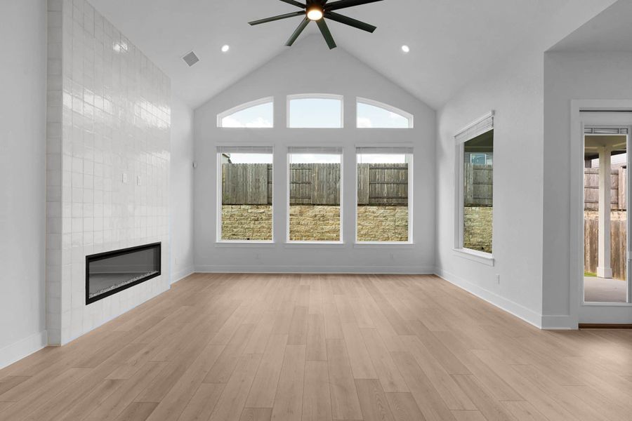 Spacious, unfurnished interior of a new home in Lariat, Liberty Hill (Image 17).