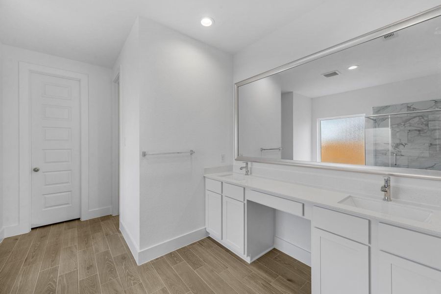 Furnished interior view inside a new home in Beacon Hill, Waller (Image 8).