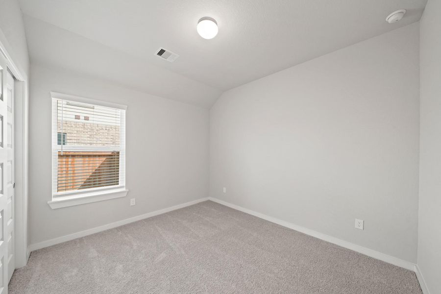 Spacious, unfurnished interior of a new home in Briarwood Crossing, Rosenberg (Image 10).