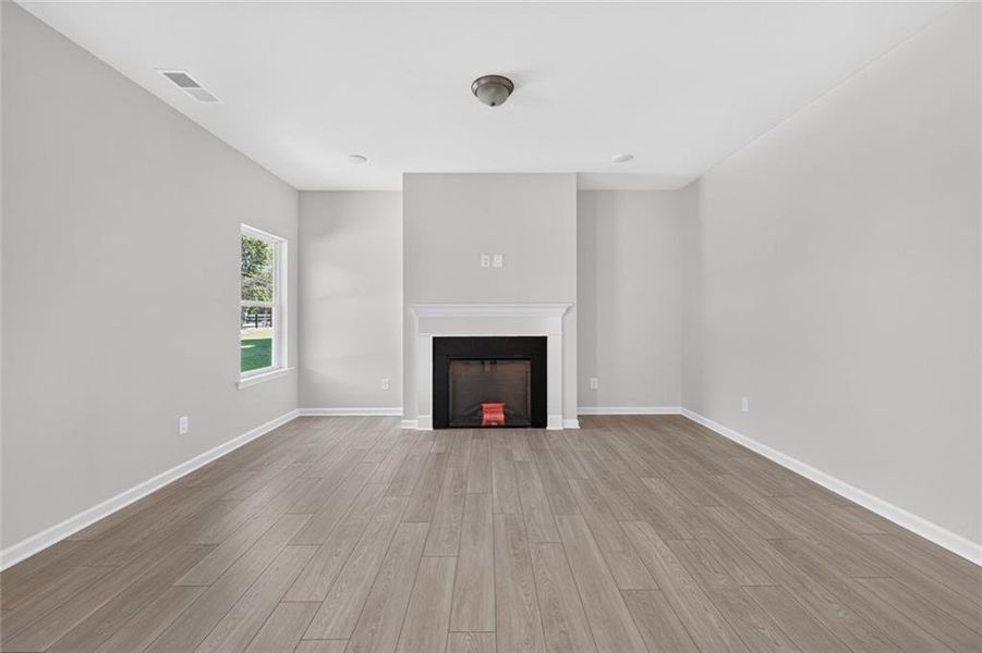 Spacious, unfurnished interior of a new home in Southbend, Rome (Image 51).