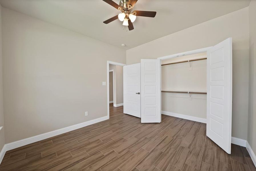 Spacious, unfurnished interior of a new home in , Granbury (Image 16).