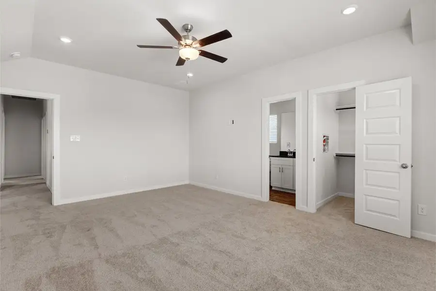 Spacious, unfurnished interior of a new home in Glendale Lakes, Rosharon (Image 24). Spacious, unfurnished interior of a new home in Glendale Lakes, Rosharon (Image 24).