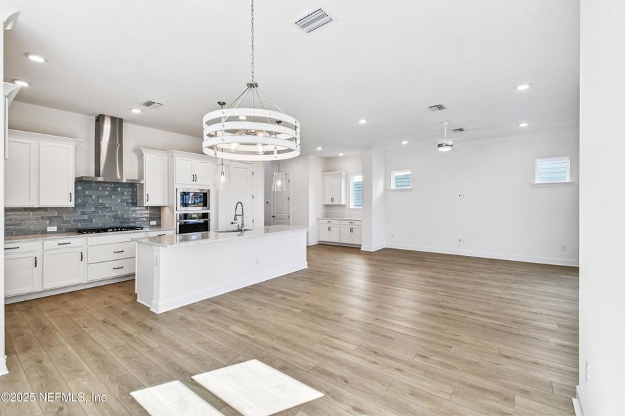 Image 25 of a home in Seven Pines 40' Front Entry.