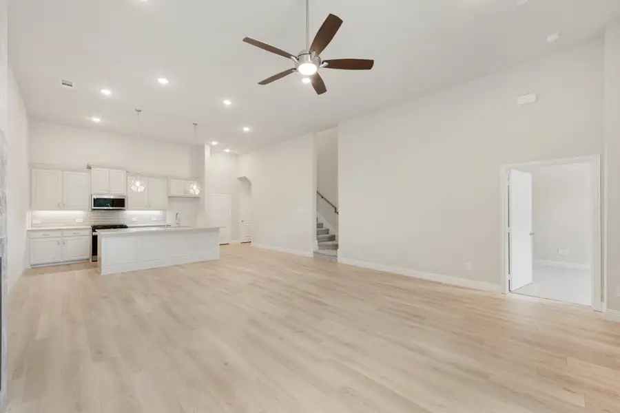 Spacious, unfurnished interior of a new home in Cottonwood Creek, Rowlett (Image 26).