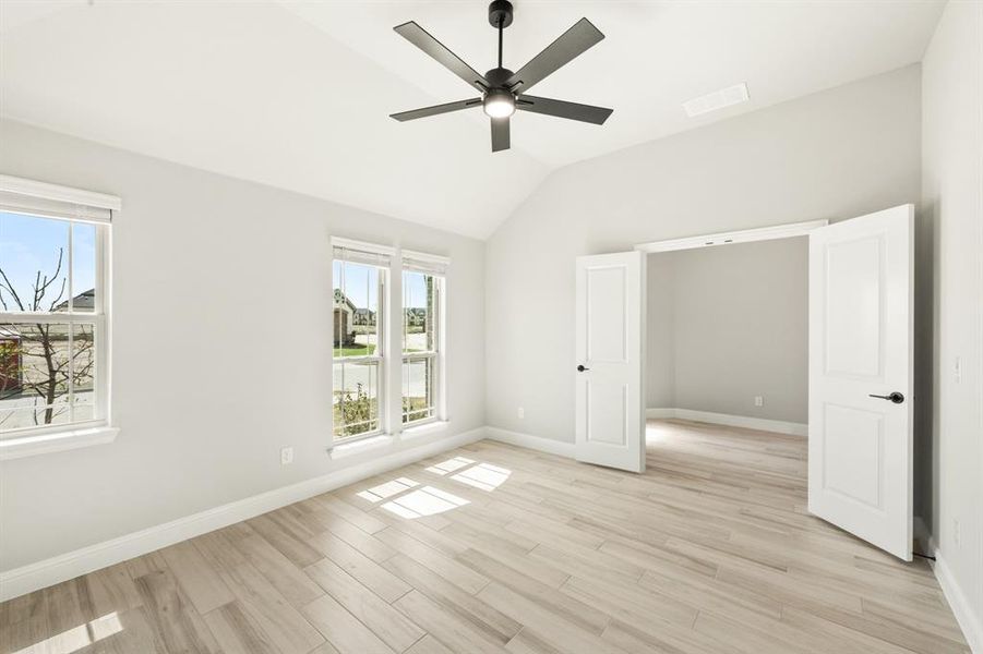 Spacious, unfurnished interior of a new home in The Retreat at North Grove 60, Waxahachie (Image 19).