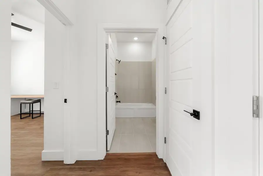 Spacious, unfurnished interior of a new home in East Grove Condominiums, Austin (Image 16).