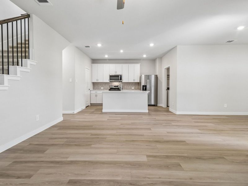Spacious, unfurnished interior of a new home in Cibolo Hills West - Spring Series, Fort Worth (Image 11).