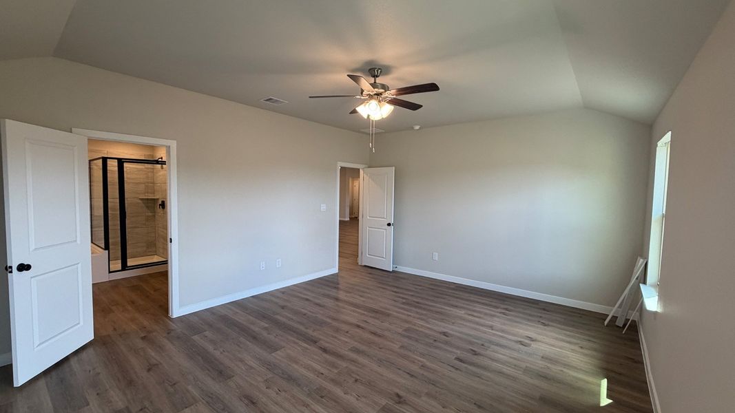 Spacious, unfurnished interior of a new home in The Lakes Northwest, Corpus Christi (Image 37).
