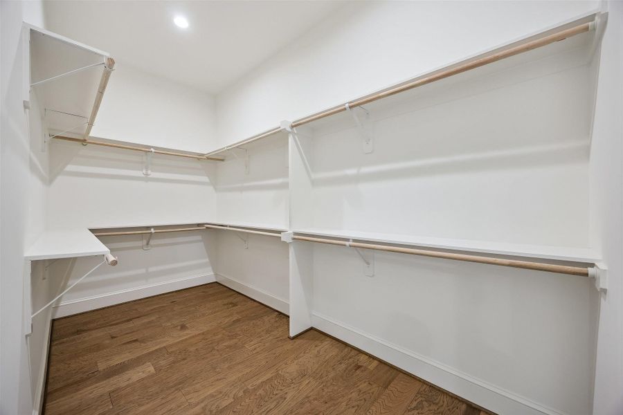 Spacious, unfurnished interior of a new home in , Houston (Image 20).