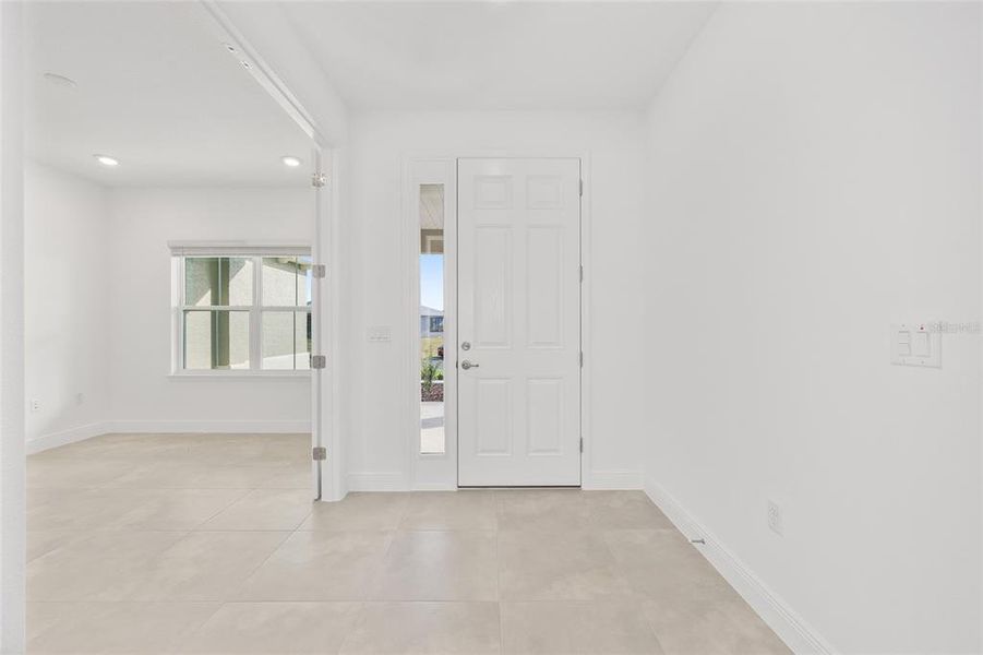 Spacious, unfurnished interior of a new home in , Ocala (Image 26).