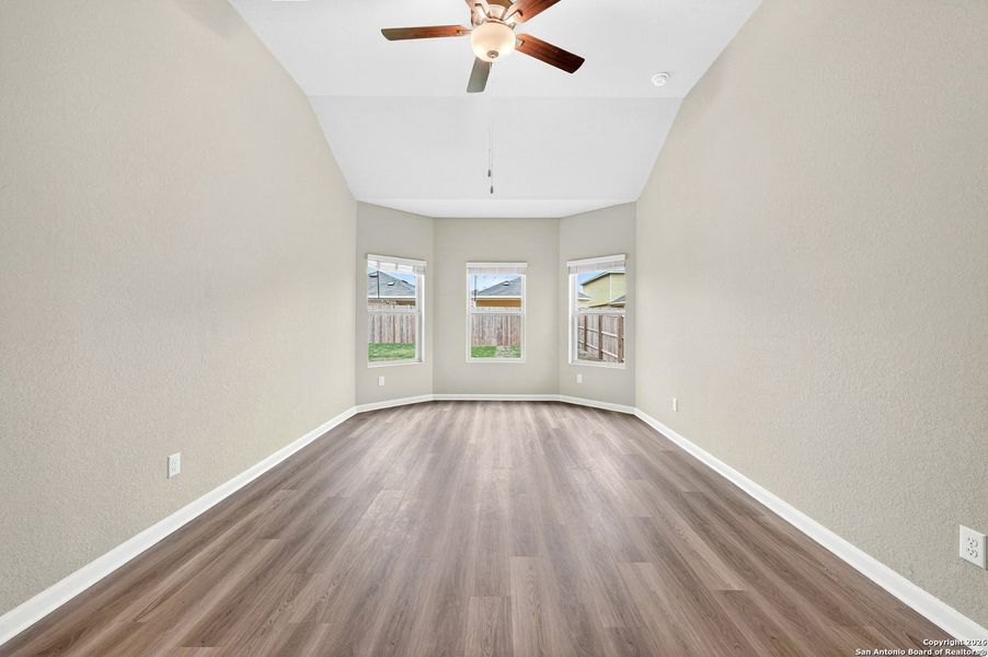 Spacious, unfurnished interior of a new home in Winding Brook, San Antonio (Image 28).