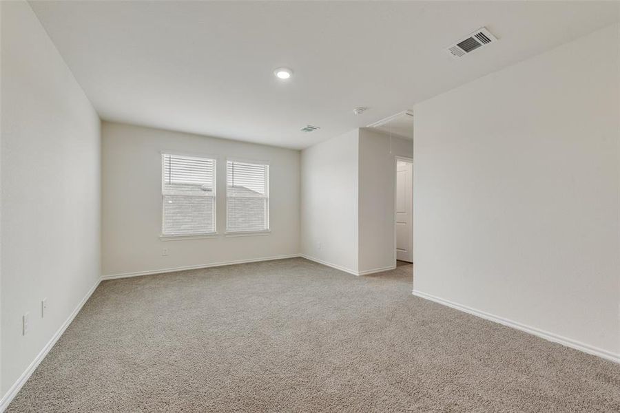Spacious, unfurnished interior of a new home in Riverfield, Josephine (Image 19).