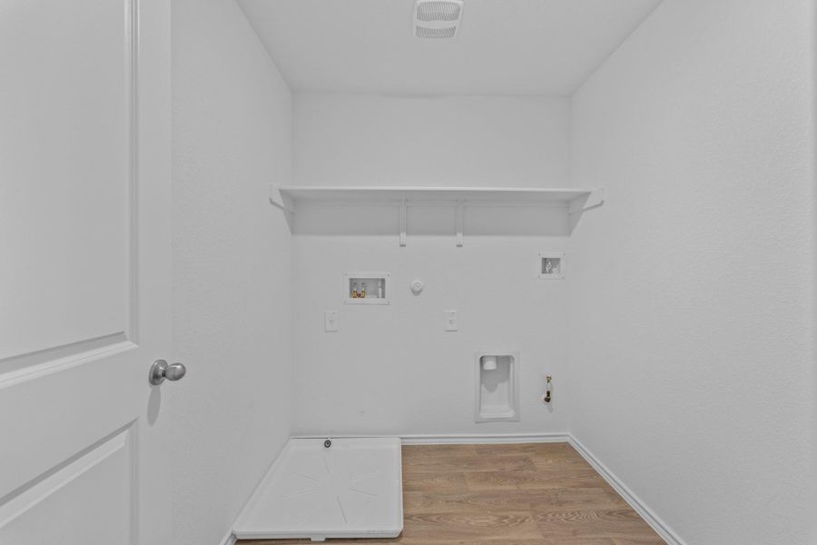 Spacious, unfurnished interior of a new home in Prairie Lakes, Buda (Image 14). Spacious, unfurnished interior of a new home in Prairie Lakes, Buda (Image 14).