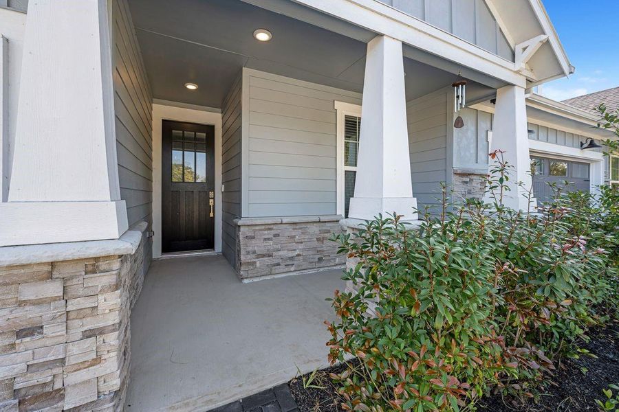 Exterior details and patio area of a home in , Humble (Image 3).