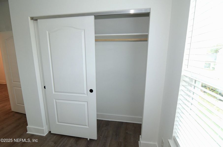 Spacious, unfurnished interior of a new home in , Jacksonville (Image 18).