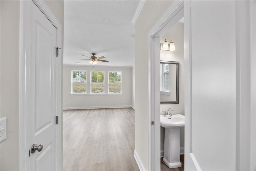 Spacious, unfurnished interior of a new home in Windsor, North Augusta (Image 13).