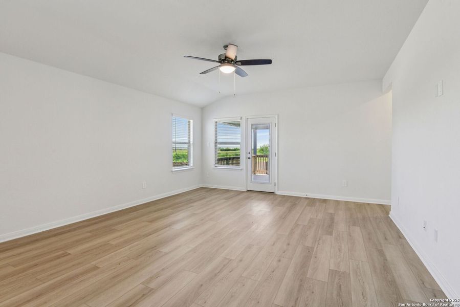 Spacious, unfurnished interior of a new home in Catalina, Converse (Image 29).
